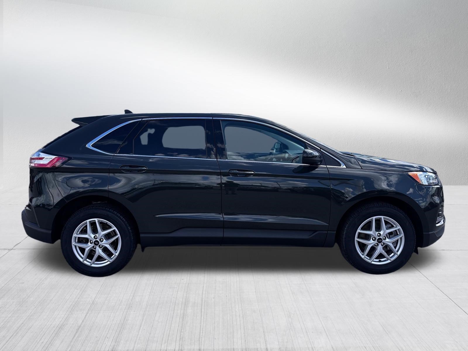 Certified 2024 Ford Edge SEL w/ Convenience Package AWD/4WD image 8