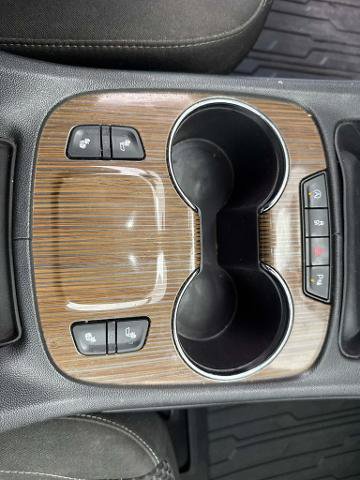 Used 2021 GMC Acadia SLE w/ Driver Convenience Package FWD image 30