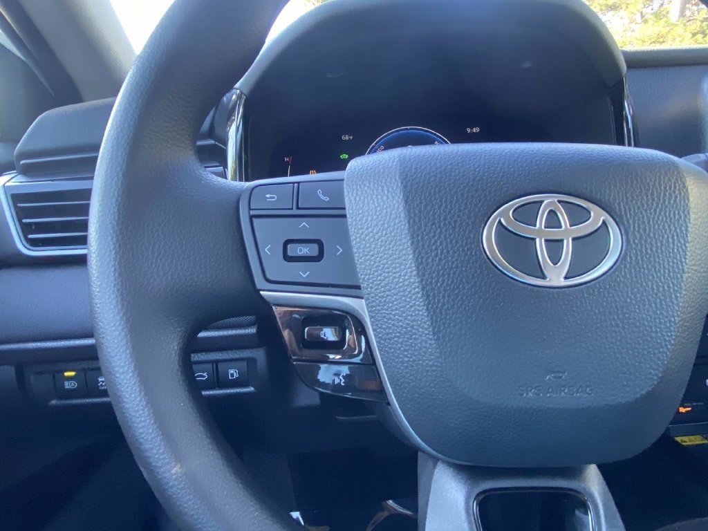 Used 2026 Toyota Camry LE FWD image 33