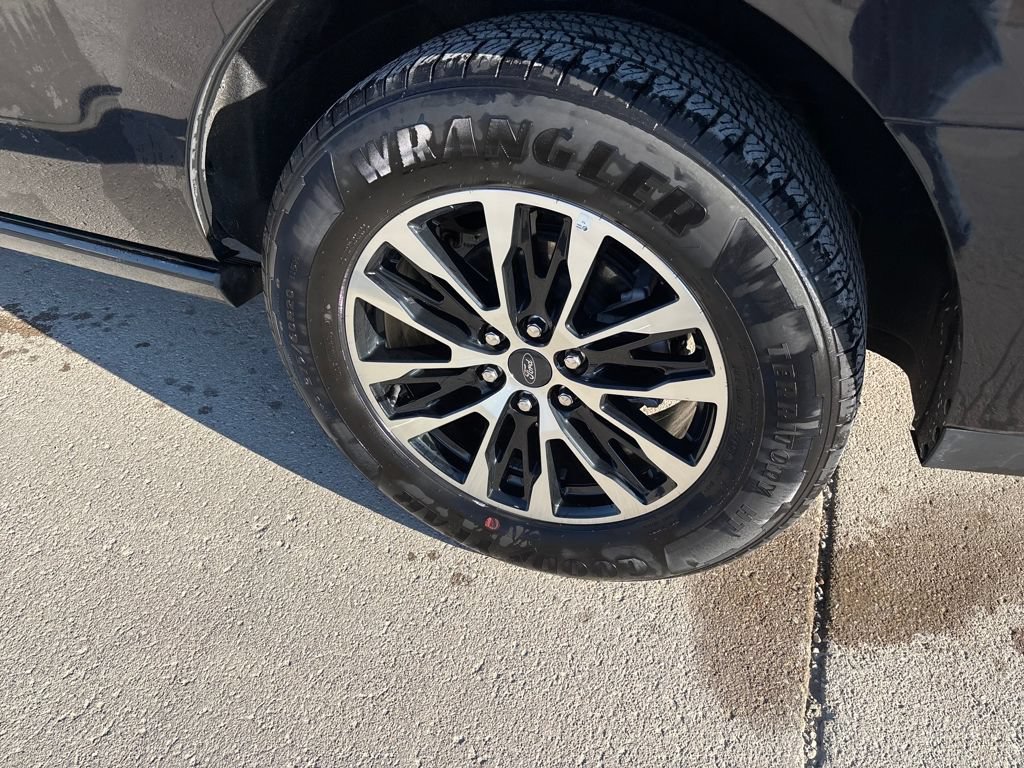 Certified 2025 Ford Expedition Platinum AWD/4WD image 8