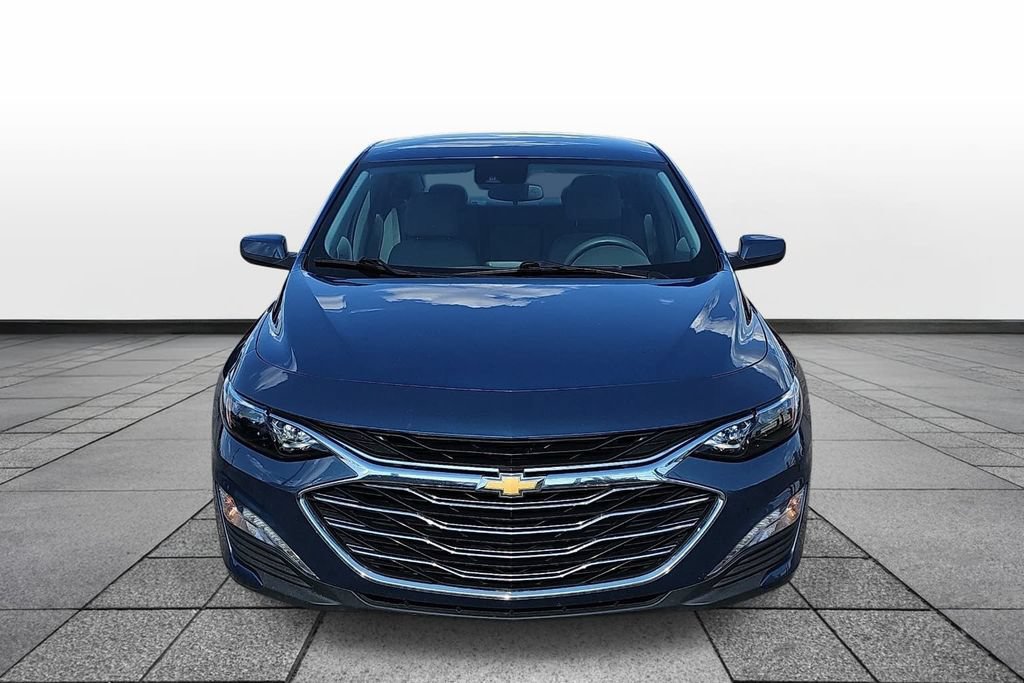 Used 2025 Chevrolet Malibu LT FWD image 2