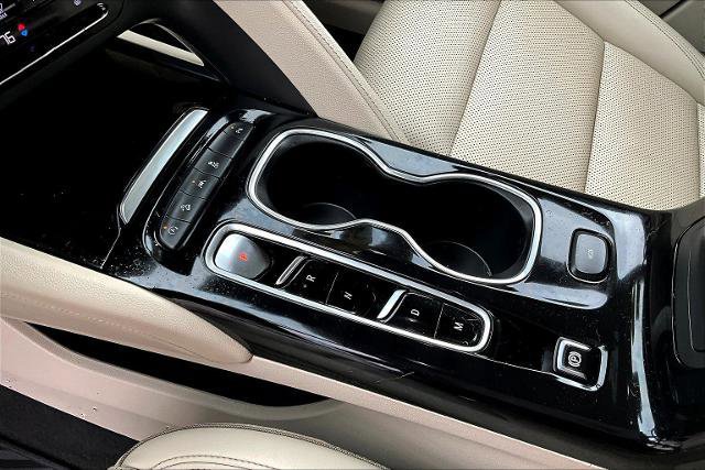 Used 2022 Buick Envision Essence w/ Technology Package I image 17
