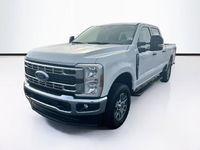 Certified 2025 Ford F250 XLT AWD/4WD image 3