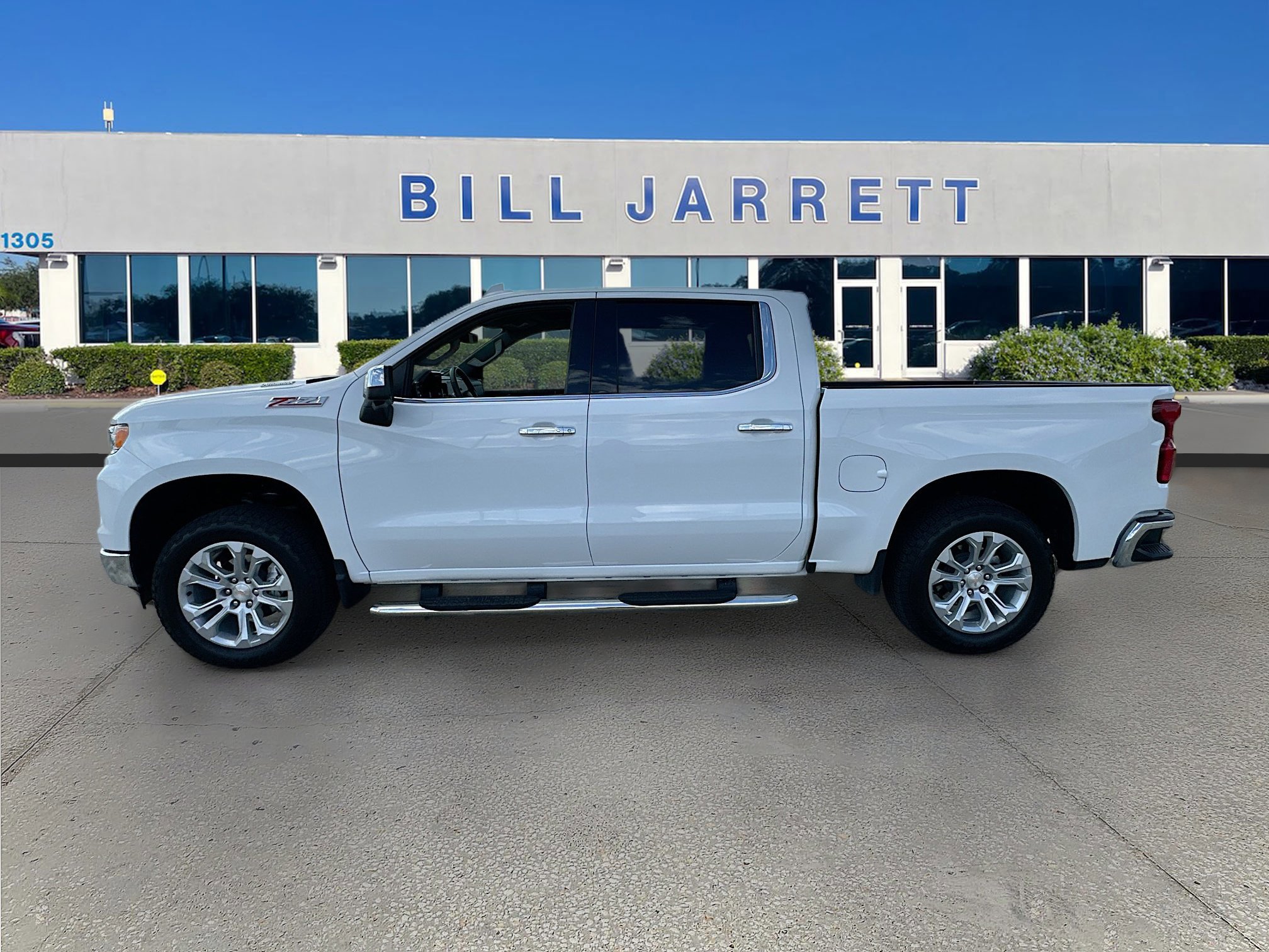 Used 2025 Chevrolet Silverado 1500 LTZ image 2