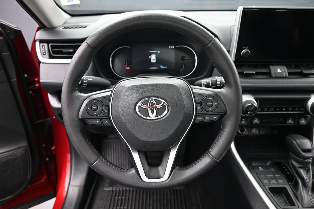 Used 2025 Toyota RAV4 XLE w/ Convenience Package AWD/4WD image 14