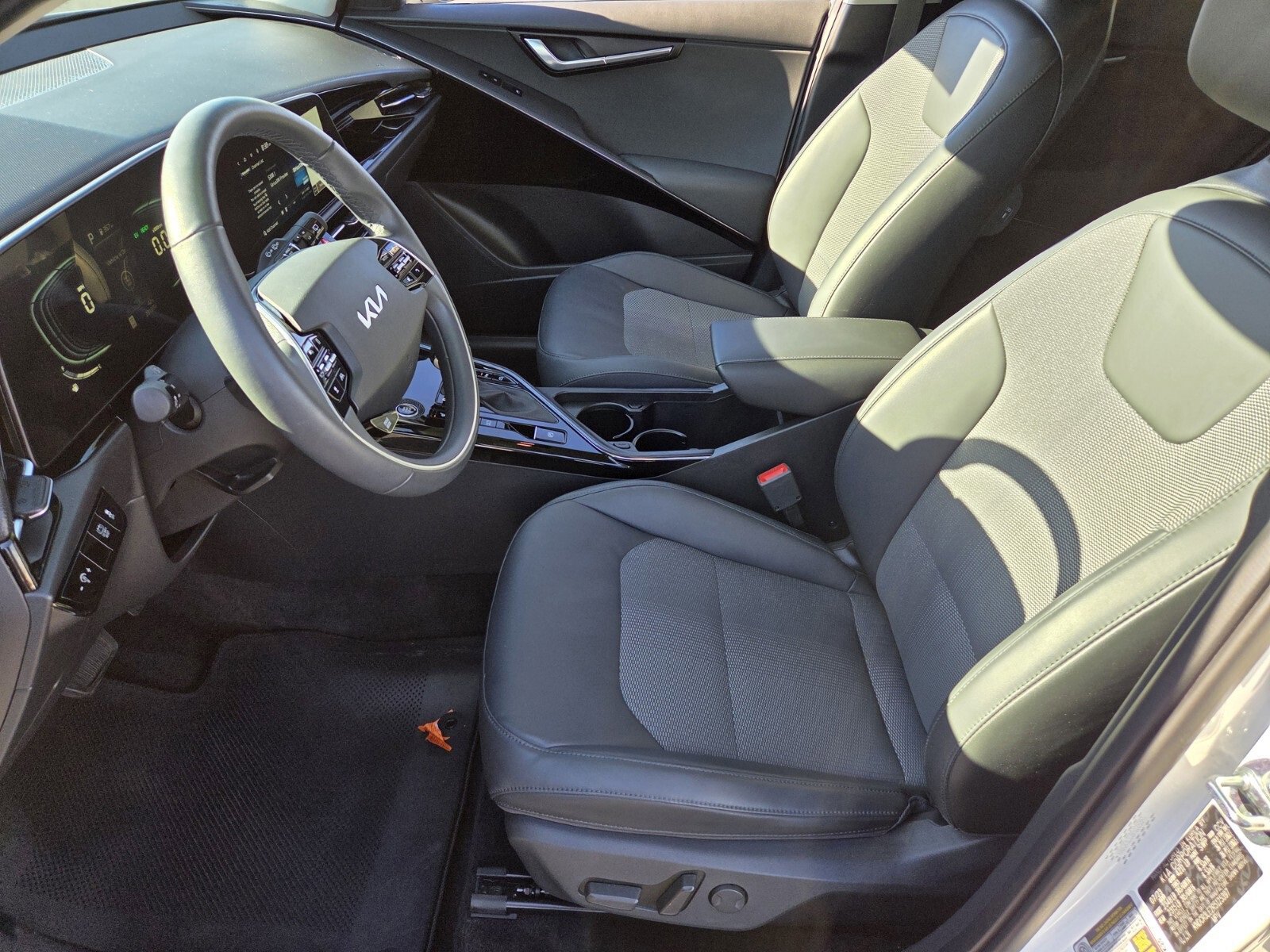 Used 2024 Kia Niro EX image 10