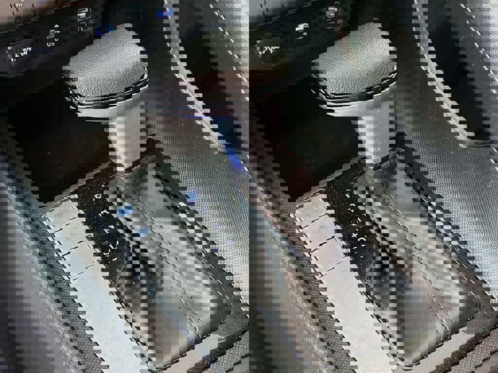 Used 2023 Hyundai Elantra SEL w/ Preferred Accessory Package image 20