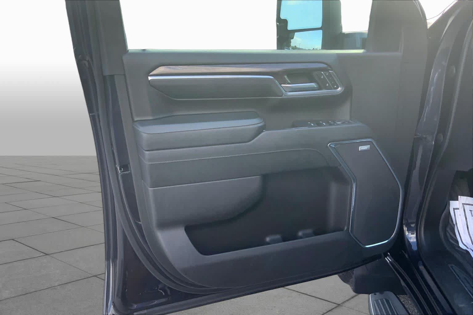 Used 2024 Chevrolet Silverado 2500 LTZ w/ LTZ Premium Package AWD/4WD image 22