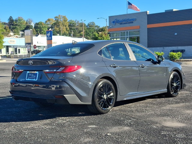 Used 2025 Toyota Camry SE w/ Convenience Package FWD image 5