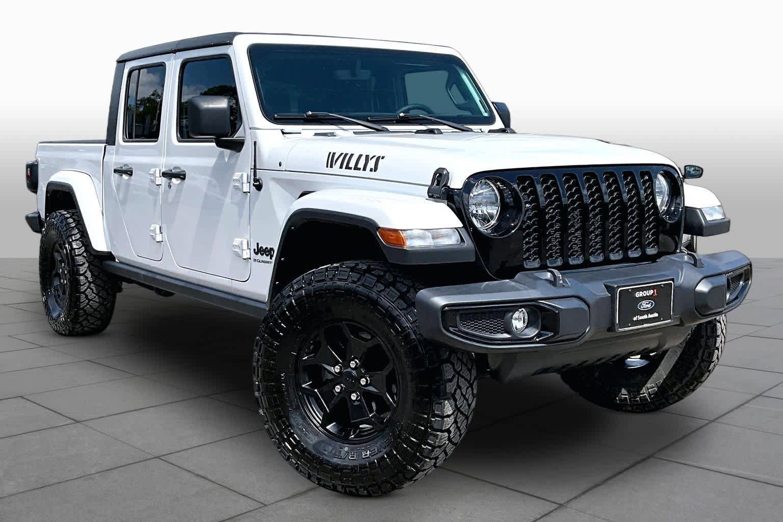 Used 2023 Jeep Gladiator Sport AWD/4WD image 3