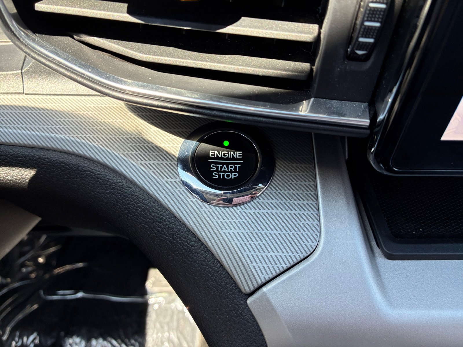 Certified 2021 Ford Explorer XLT w/ Equipment Group 202A image 29