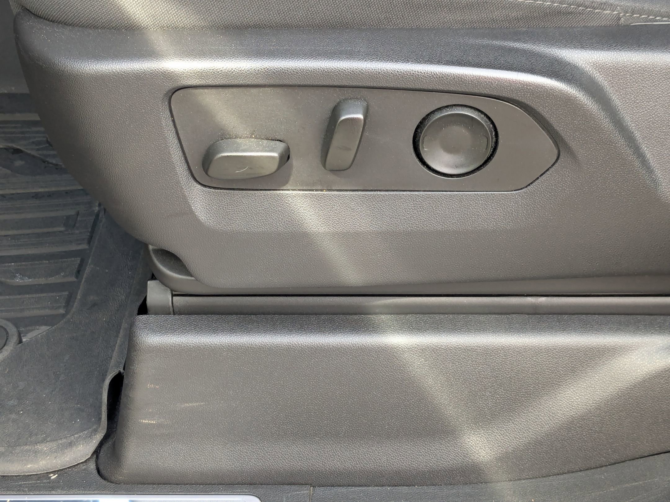 Used 2023 GMC Sierra 1500 Elevation image 13