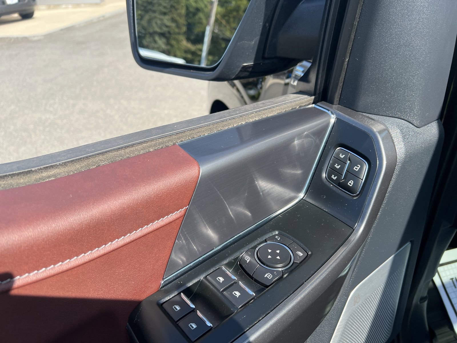 Certified 2022 Ford F150 Lariat w/ Equipment Group 502A High image 18