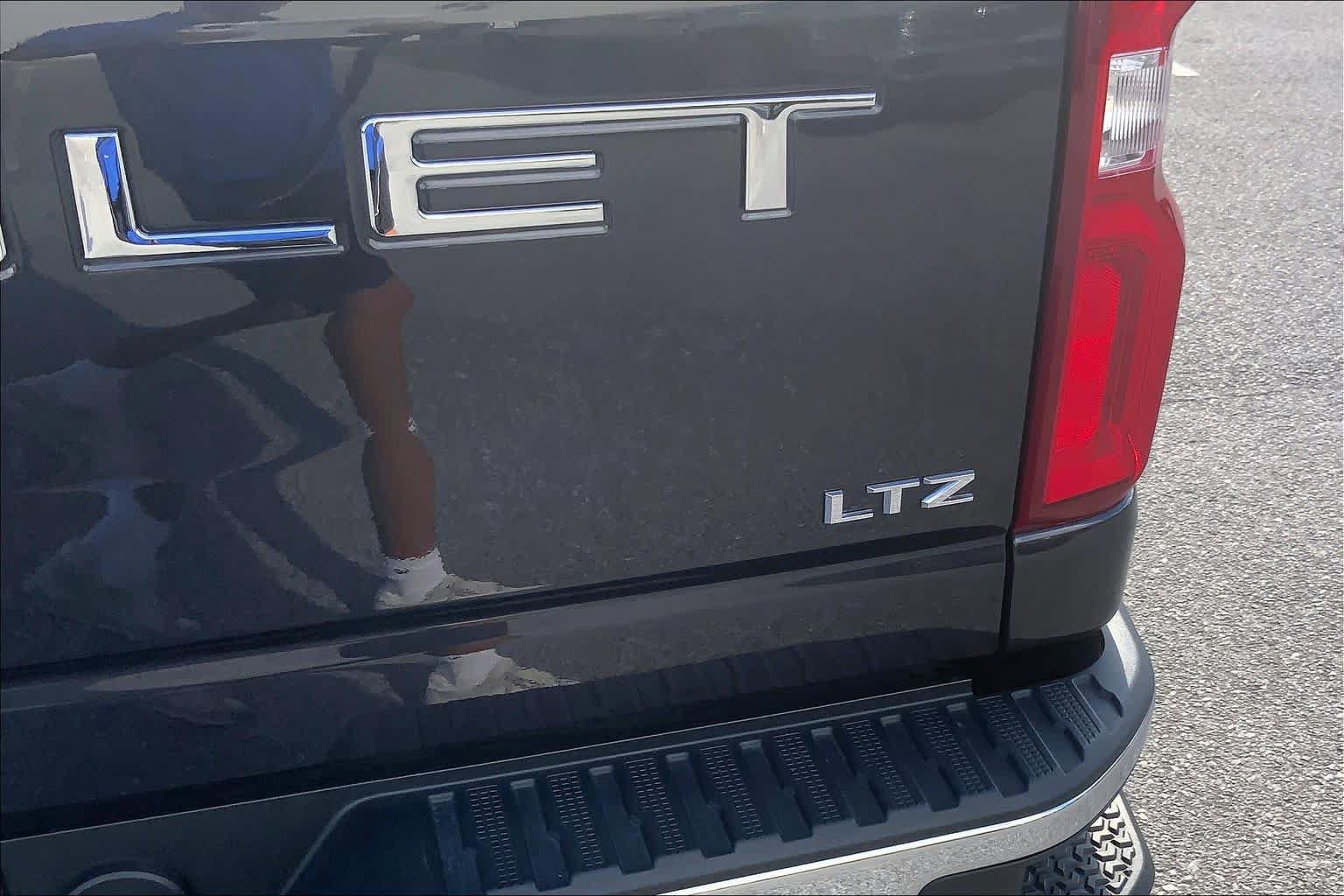 Used 2024 Chevrolet Silverado 2500 LTZ w/ LTZ Premium Package AWD/4WD image 10