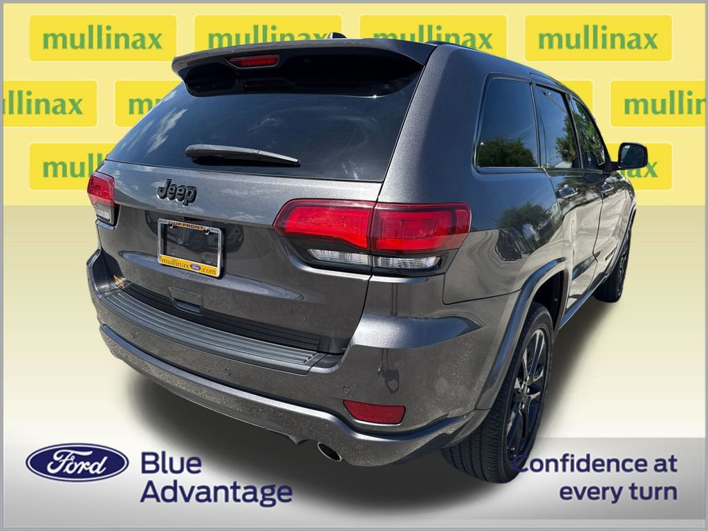 Used 2021 Jeep Grand Cherokee Laredo X image 3