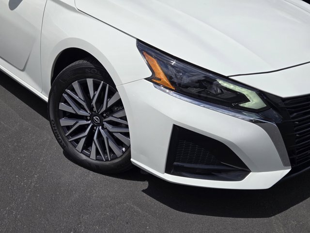 Used 2025 Nissan Altima 2.5 SV FWD image 9