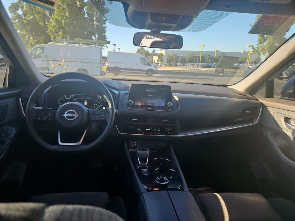Used 2023 Nissan Rogue SV AWD/4WD image 10