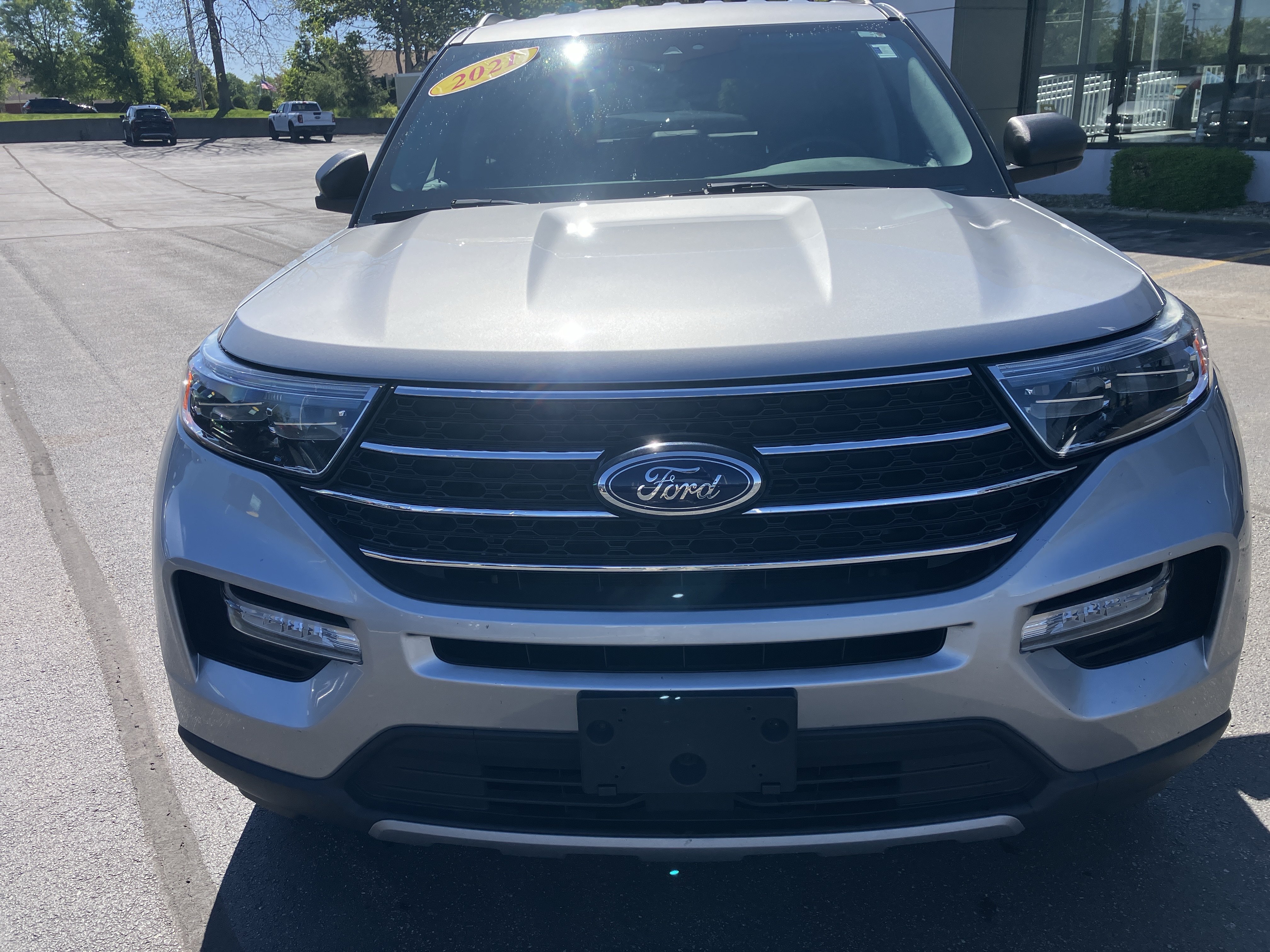 Certified 2021 Ford Explorer XLT w/ Equipment Group 202A AWD/4WD image 2