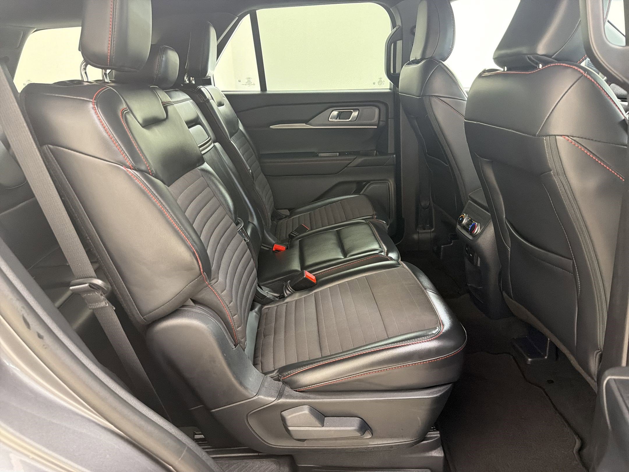 Certified 2025 Ford Explorer ST-Line w/ ST-Line Street Pack AWD/4WD image 29