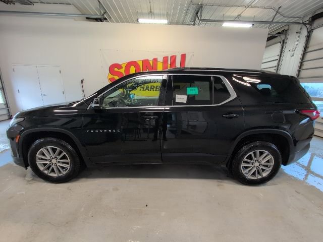 Used 2023 Chevrolet Traverse LT image 2