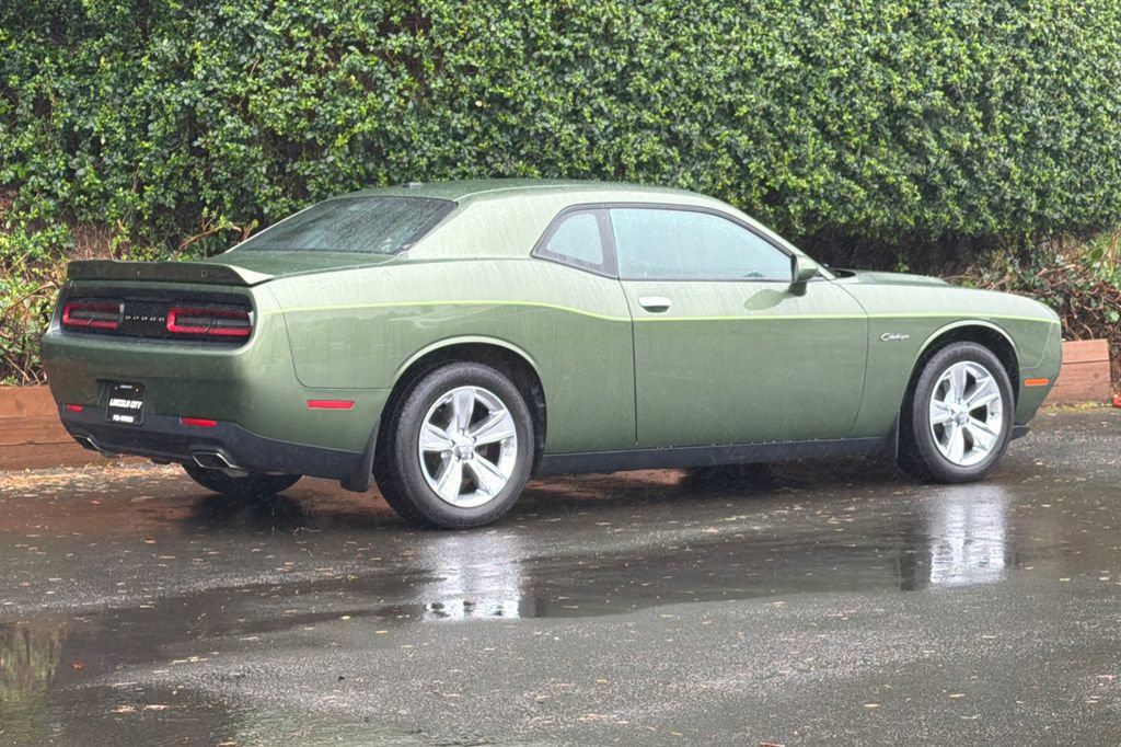 Used 2019 Dodge Challenger SXT image 4