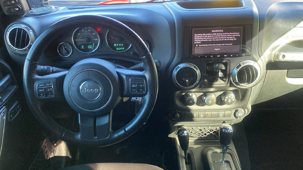 Used 2018 Jeep Wrangler Unlimited Sahara w/ Connectivity Group AWD/4WD image 21