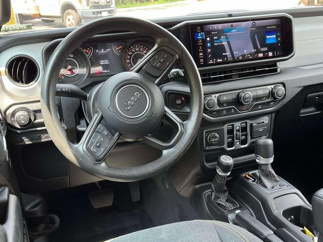 Used 2025 Jeep Gladiator Sport AWD/4WD image 15