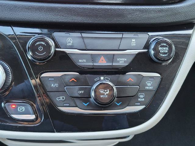 Used 2023 Chrysler Voyager LX FWD image 22