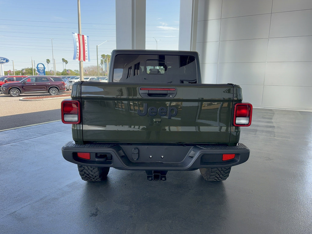 Used 2023 Jeep Gladiator Sport AWD/4WD image 6