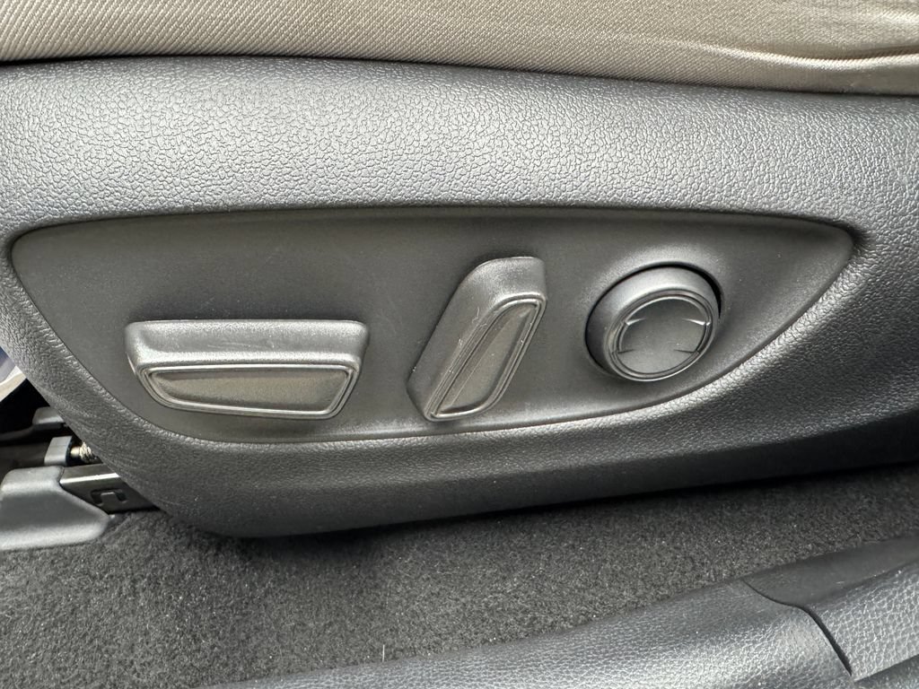 Used 2021 Toyota RAV4 XLE FWD image 11