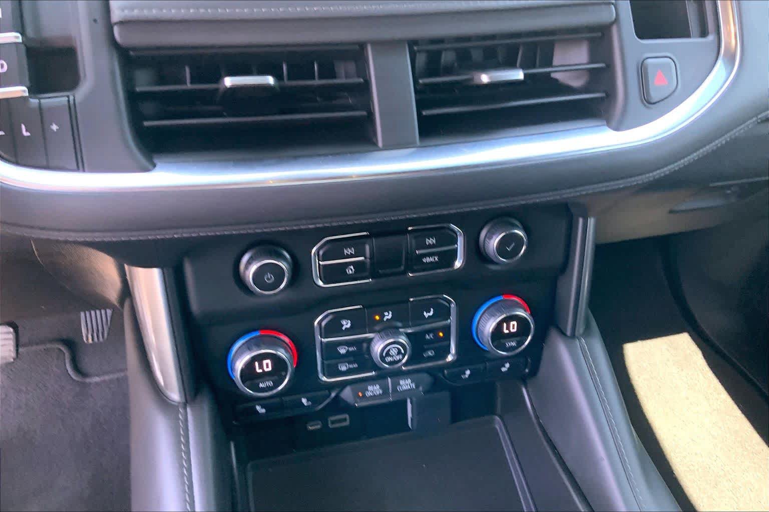 Used 2022 Chevrolet Tahoe Z71 w/ Luxury Package AWD/4WD image 35