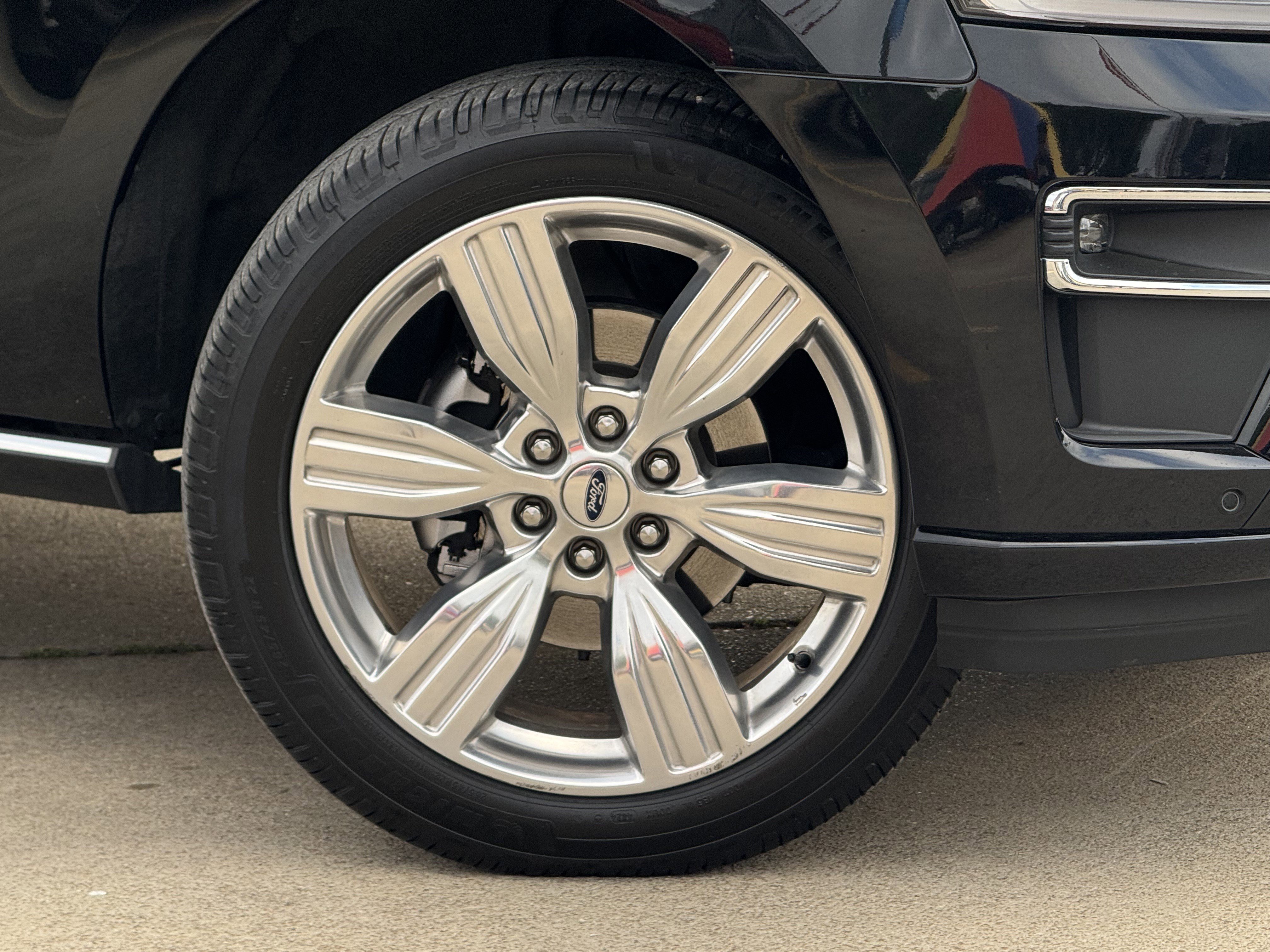 Certified 2023 Ford Expedition Platinum image 3