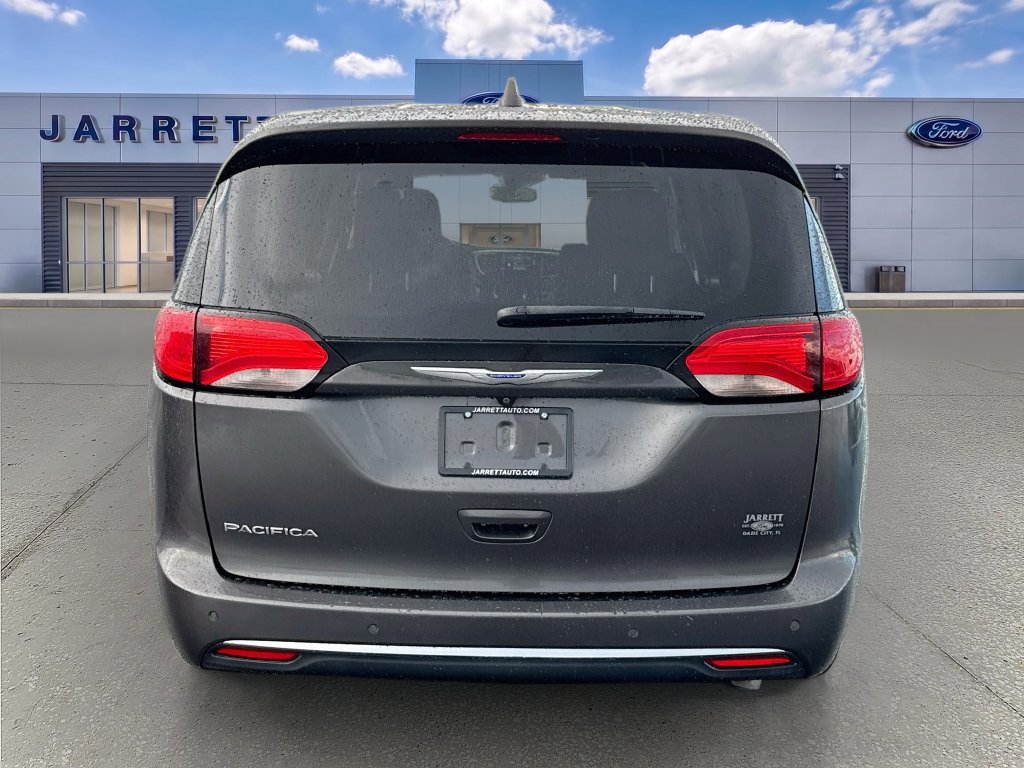 Used 2019 Chrysler Pacifica Touring Plus w/ Advanced Safetytec Group FWD image 6
