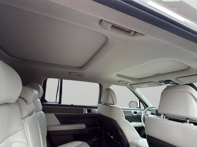 Used 2024 Hyundai Santa Fe Limited AWD/4WD image 16