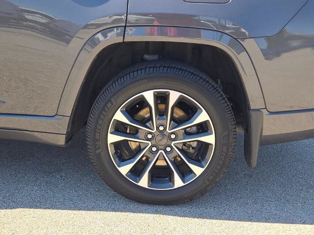 Used 2021 Jeep Grand Cherokee L Overland w/ Luxury Tech Group IV AWD/4WD image 16