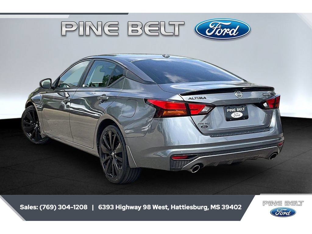 Used 2022 Nissan Altima 2.5 SR w/ Midnight Edition Package FWD image 2
