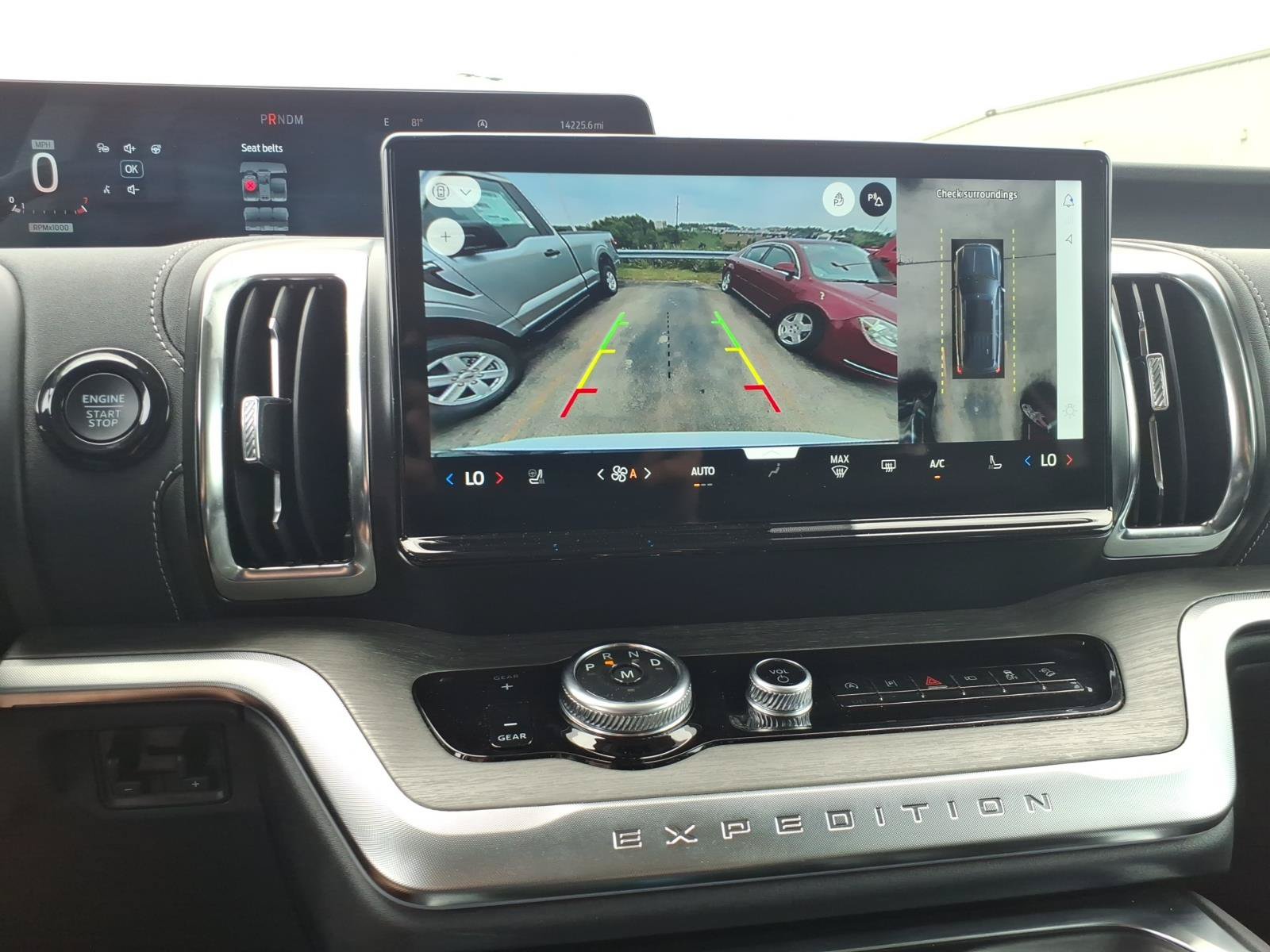 Certified 2025 Ford Expedition Platinum AWD/4WD image 16