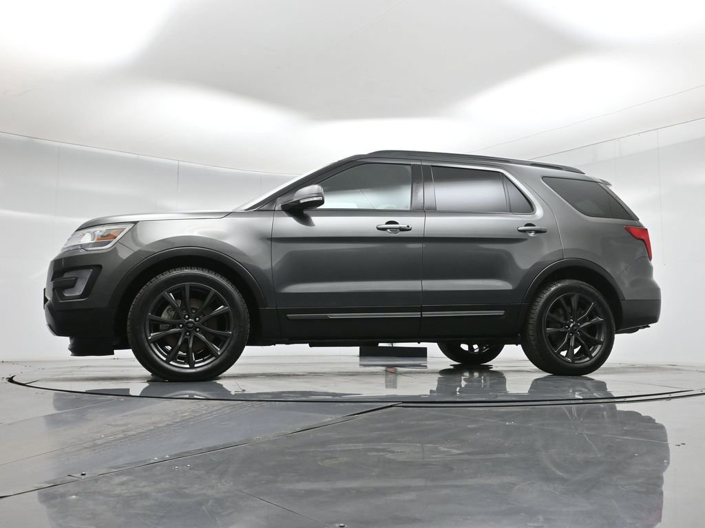 Certified 2017 Ford Explorer XLT w/ Equipment Group 202A image 27