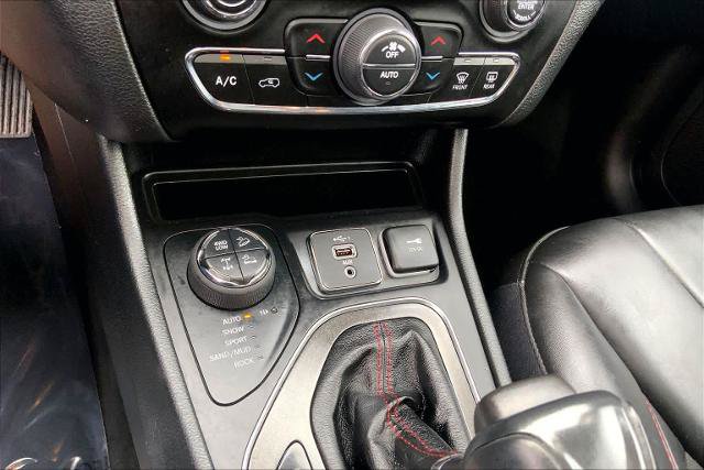 Used 2021 Jeep Cherokee Trailhawk w/ Sun, Sound & Nav Group AWD/4WD image 35
