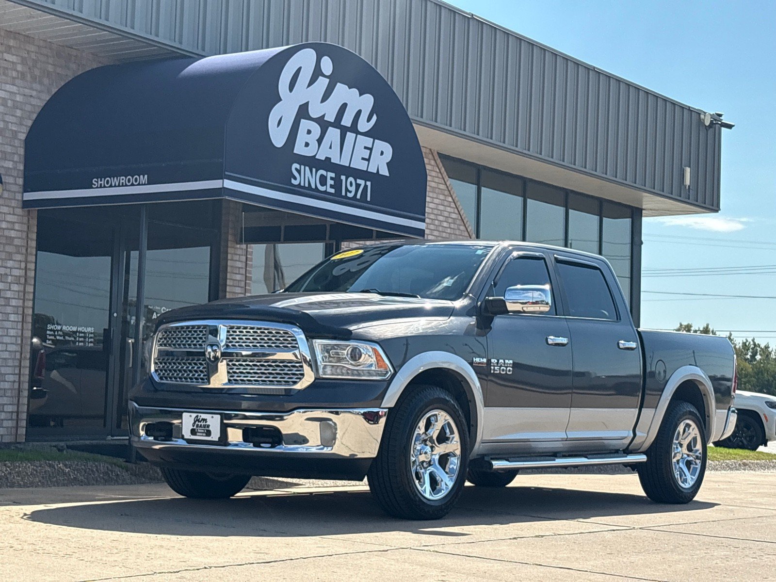 Used 2017 RAM 1500 Laramie w/ Convenience Group AWD/4WD image 1