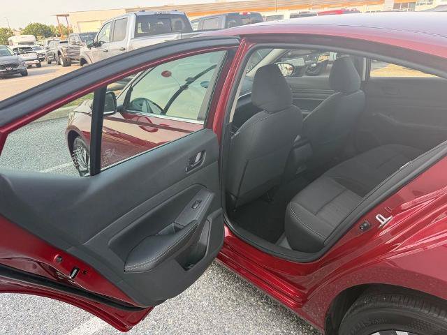 Used 2024 Nissan Altima 2.5 SV AWD/4WD image 12