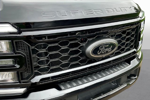 Certified 2025 Ford F350 Lariat w/ Black Appearance Package AWD/4WD image 32