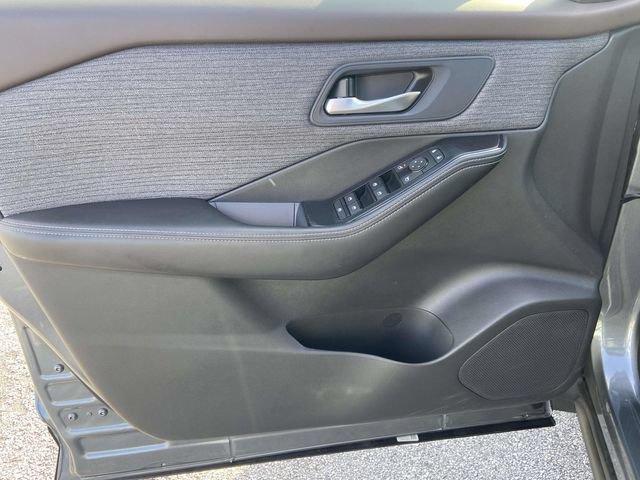 Used 2023 Nissan Rogue SV FWD image 16