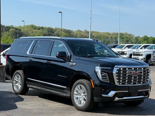 Used 2025 GMC Yukon XL Denali AWD/4WD image 35