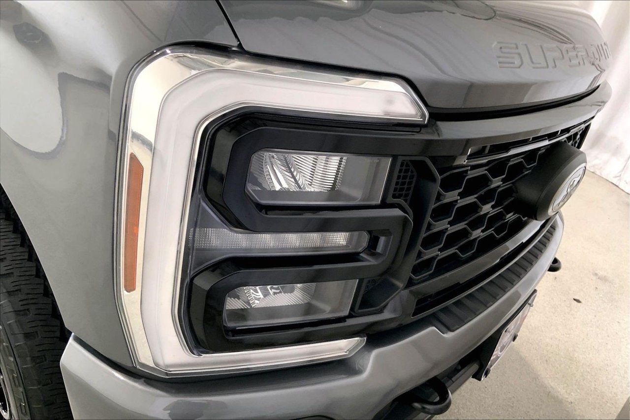 Certified 2025 Ford F350 Lariat w/ Lariat Ultimate Package AWD/4WD image 28