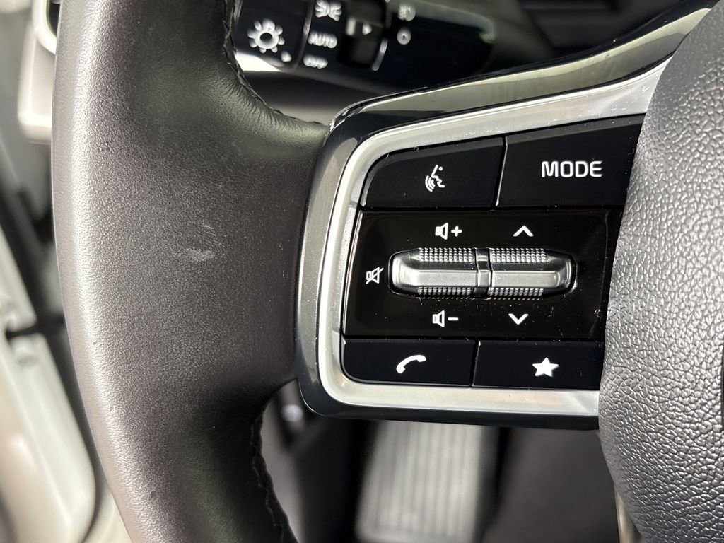 Used 2025 Kia Carnival SX FWD image 18