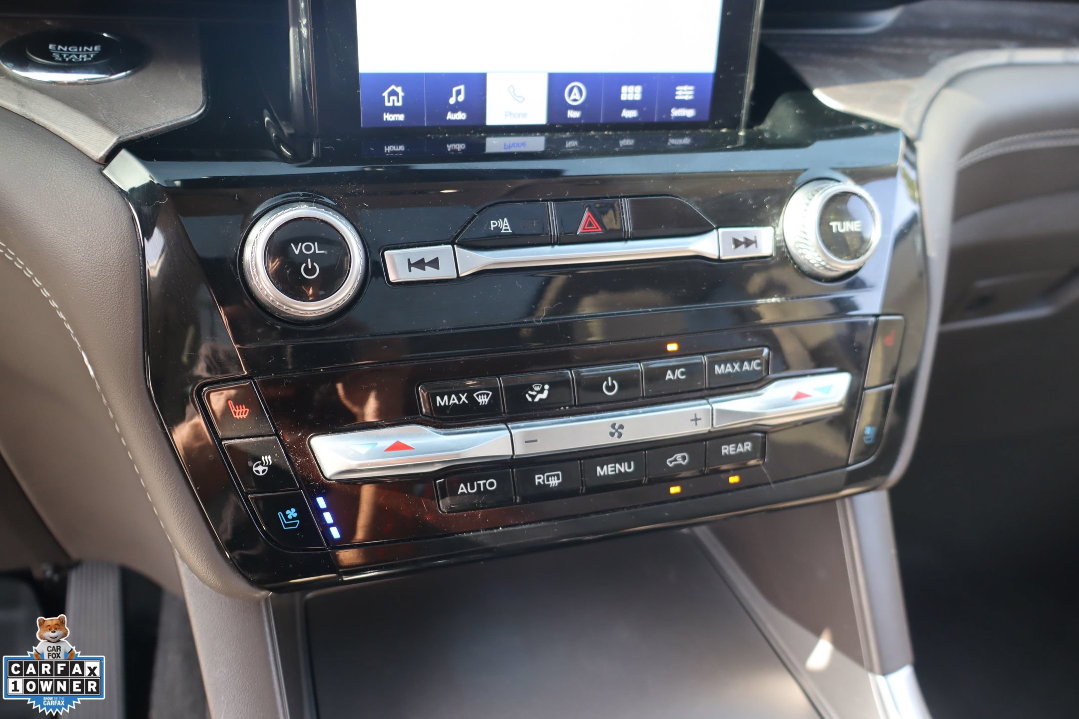 Certified 2024 Ford Explorer Platinum w/ Technology Package AWD/4WD image 20