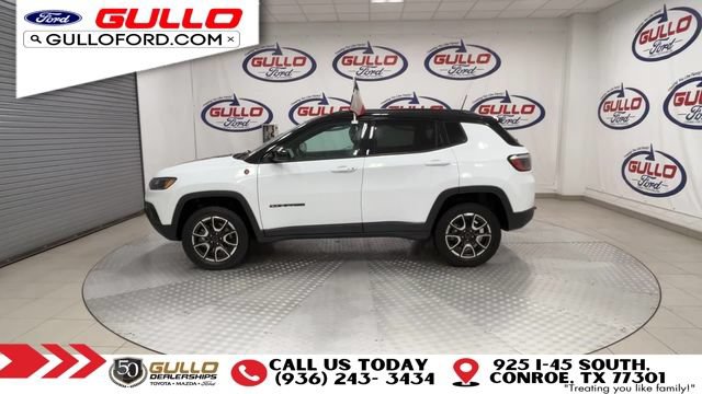 Used 2025 Jeep Compass Trailhawk w/ Trailer Tow Group AWD/4WD image 5