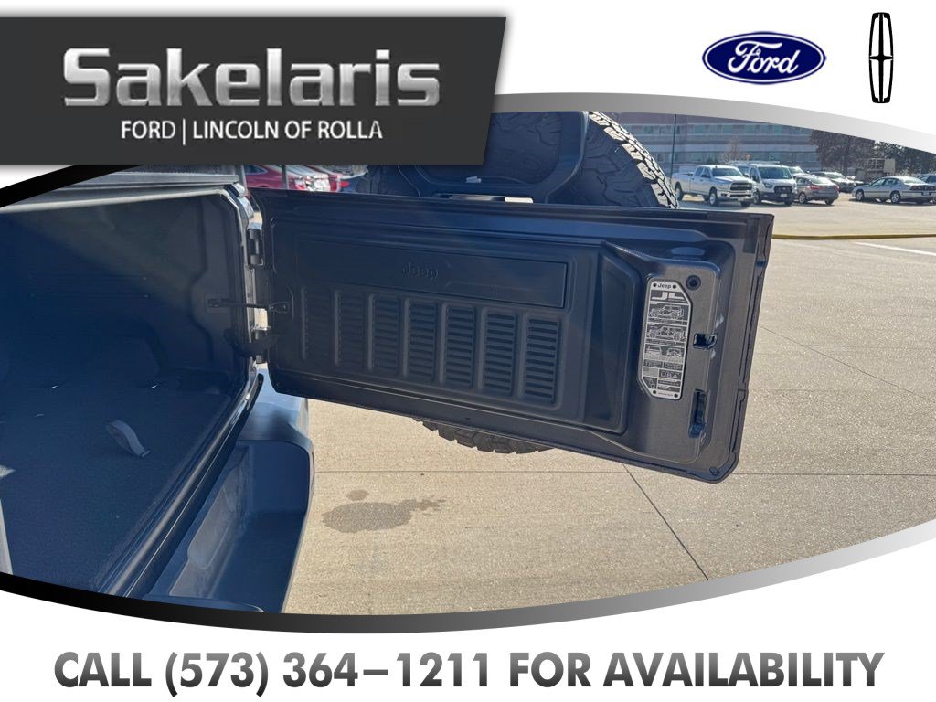 Used 2025 Jeep Wrangler Unlimited Rubicon AWD/4WD image 34