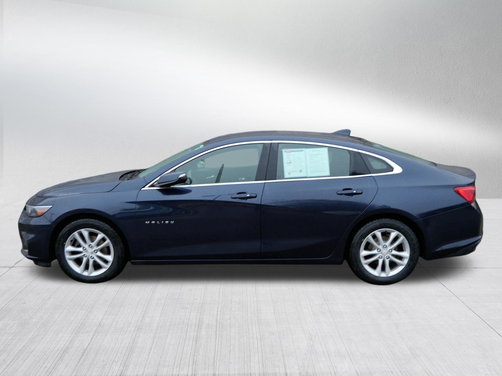 Used 2017 Chevrolet Malibu LT FWD image 4